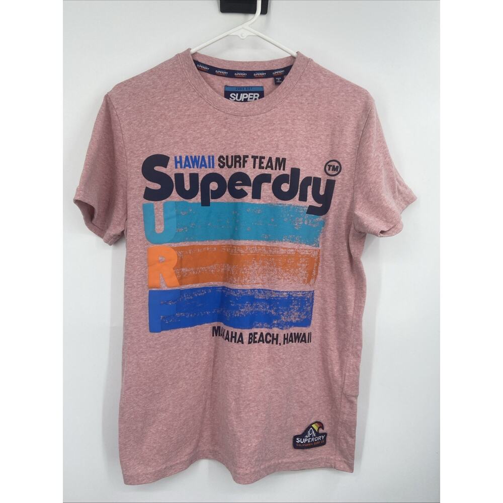 Superdry Men's T Shirt Size Medium Pink Spell Out Makaha Beach Hawaii‎ Patch